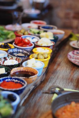 Geleneksel Türk kahvaltı tabakları