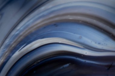 Bazı beyaz ile mavi boya soyut yüzeyinde karışık