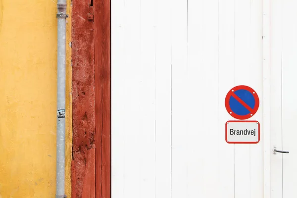 Detalhe Parede Com Estacionamento Sinal Proibido Dinamarca — Fotografia de Stock