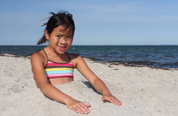 Nettes Mädchen Strand Beim Ausruhen — Stockfoto