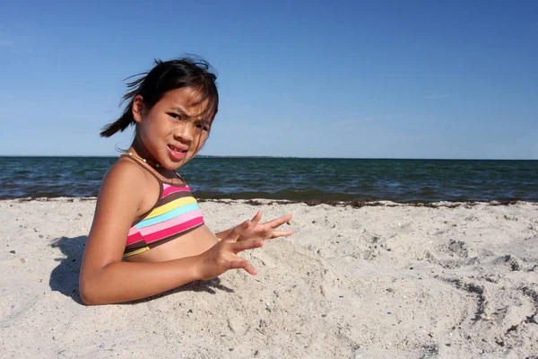 Nettes Mädchen Strand Beim Ausruhen — Stockfoto