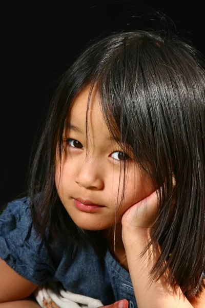 Retrato Uma Jovem Bonita Asain Menina Olhando Para Câmera — Fotografia de Stock
