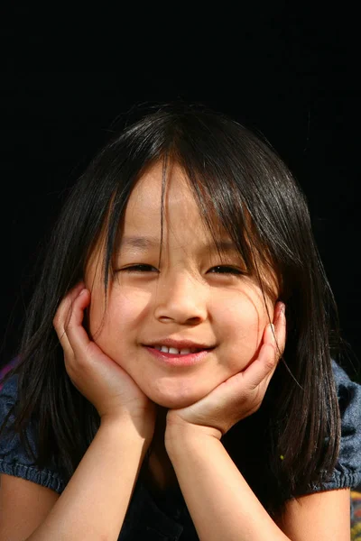 Portrét Mladé Roztomilé Asain Dívka Kameru — Stock fotografie