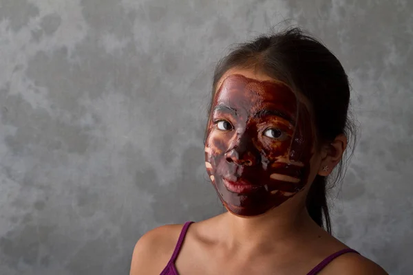 Young Asian Girl Having Fun Chocolate Mask — Stock Photo, Image