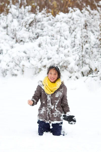 Chica Jugando Nieve Frío Día Invierno Denmark — Foto de Stock