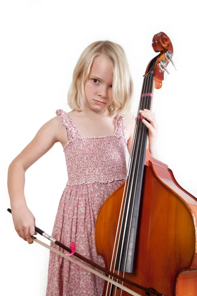 一个年轻女孩的肖像在工作室与大提琴 — 图库照片