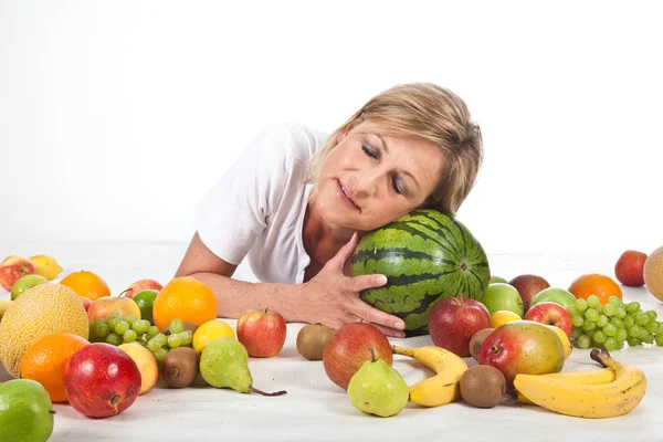 Muchas Frutas Apiladas Juntas Mujer Linda —  Fotos de Stock