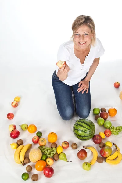 Muchas Frutas Apiladas Juntas Mujer Linda —  Fotos de Stock