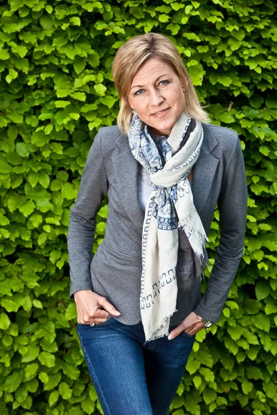 Cute Woman Portrait Shot Front Green Tree Leaves Spring — Stock Photo, Image