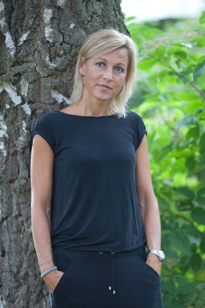 Portrait Une Femme Scandinave Blonde Mignonne Tourné Plein Air — Photo
