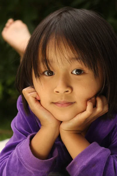 Portrait Young Cute Asain Girl Looking Camera — Stock Photo, Image