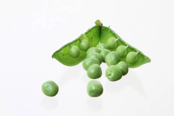 Several Peas Isoladed White Background — Stock Photo, Image