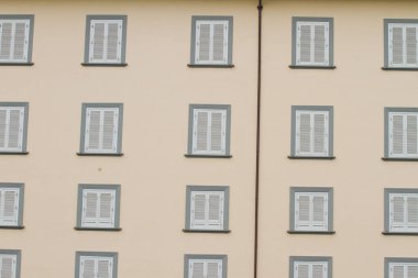 Livorno 'daki evler Ligurian Denizi' nin batı kıyısındaki Toskana, İtalya, 2011