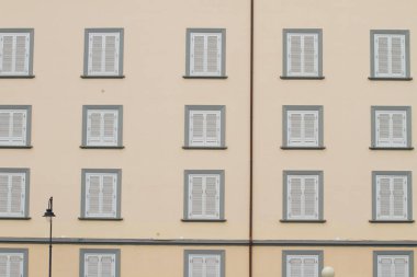 Livorno 'daki evler Ligurian Denizi' nin batı kıyısındaki Toskana, İtalya, 2011