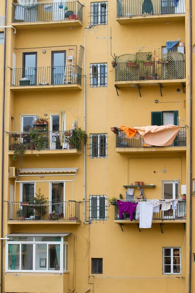 Ubrania Wiszące Wyschnięcia Linii Myjącej Livorno Nad Morzem Liguryjskim Zachodnim — Zdjęcie stockowe