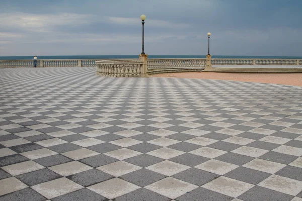 Terrazza Mascagniはリボルノの海に向かってベルヴェデーレイタリア — ストック写真