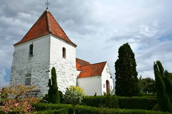 Kirche Dänemark Djursland Sommer — Stockfoto