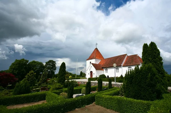 Церковь Denmark Djursland Летом — стоковое фото
