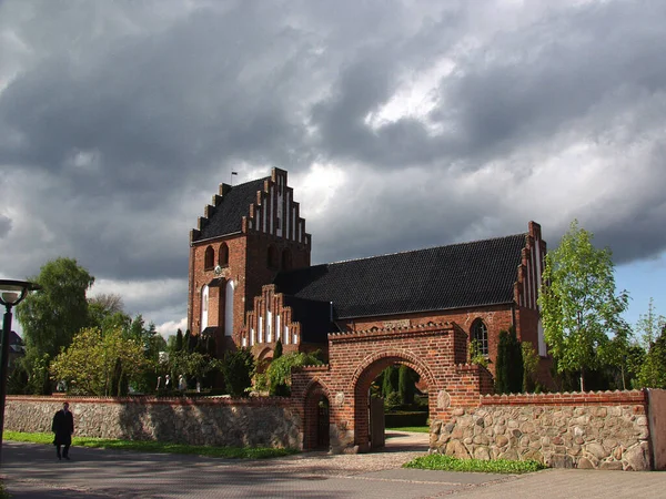 スカンディナヴィアのデンマークの伝統的な教会の写真 — ストック写真