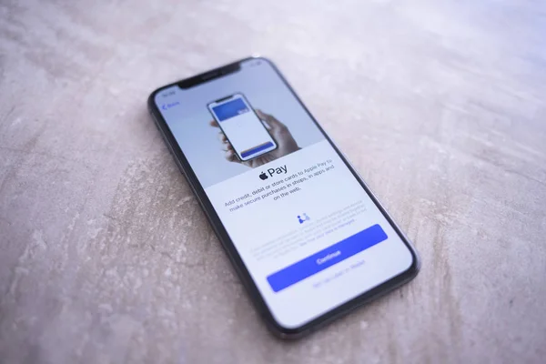 Écran Gris Spatial Apple Iphone Avec Configuration Apple Pay — Photo
