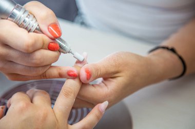 Manikür Manikürlü Elektrikli Çivi Matkabı ile Güzellik Uzmanı 'nın Kapanışı