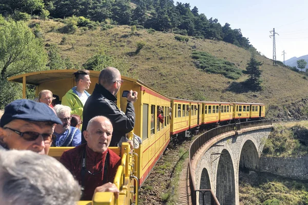 Mont Louis Γαλλία Σεπτεμβρίου 2018 Μικρό Κίτρινο Τρένα Από Πυρηναία — Φωτογραφία Αρχείου