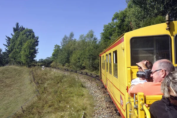 Mont Louis Francia Septiembre 2018 Pequeño Tren Amarillo Los Pirineos —  Fotos de Stock