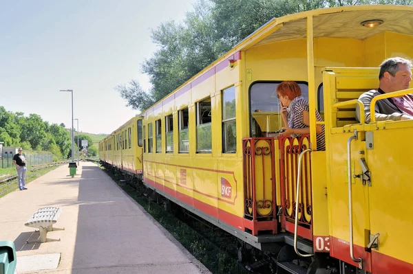 Font Romeu Fransa Eylül 2018 Küçük Sarı Tren Kalkış Font — Stok fotoğraf