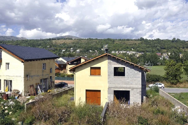 Casa Dividida Entre Dois Vizinhos Que Não Trabalhavam Mesma Velocidade — Fotografia de Stock