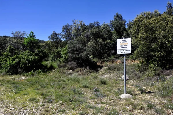 Interdiction de l'élimination des ordures sous peine d'amende — Photo