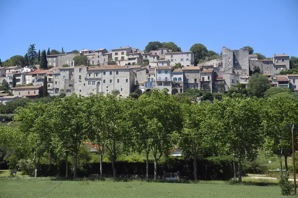 Pequena vila medieval francesa de Vezenobres localizada no Gard — Fotografia de Stock