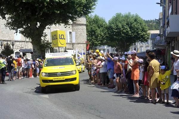 Anduz Tour de France karavan bir Lcl banka araba Geçişi