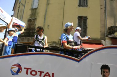 Kervan o Doğrudan enerji bir reklam araba Geçişi