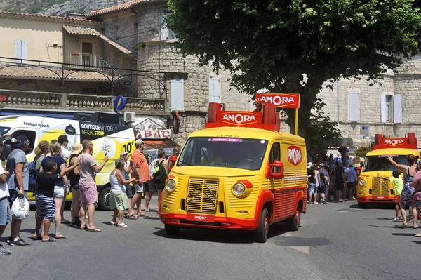 Tou kervanında Amora bir reklam araba Geçişi — Stok fotoğraf