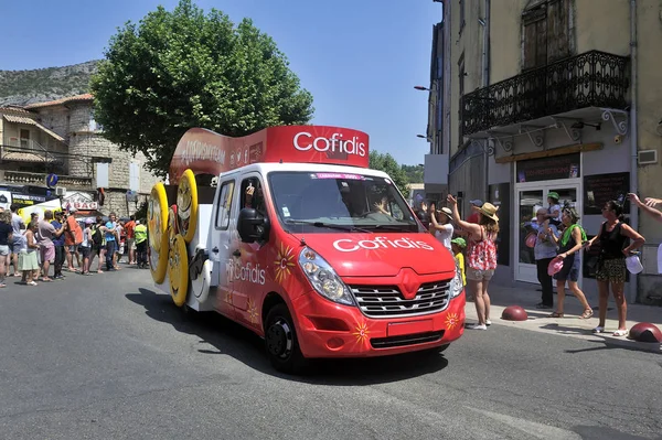Passage of an advertising car of Cofidis in the caravan of the T — Stock Photo, Image