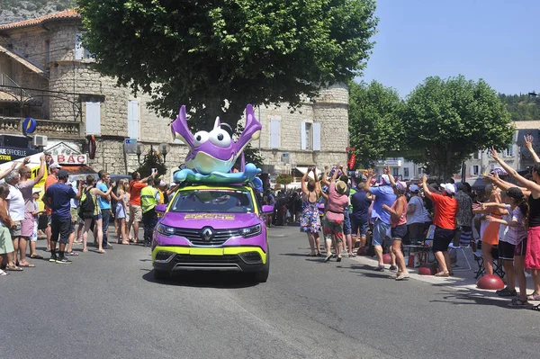 Passage of an advertising car of generation fishing in the carav — Stock Photo, Image