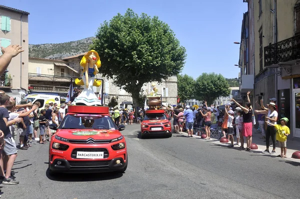 Kervan Parc Asterix bir reklam araba Geçişi — Stok fotoğraf