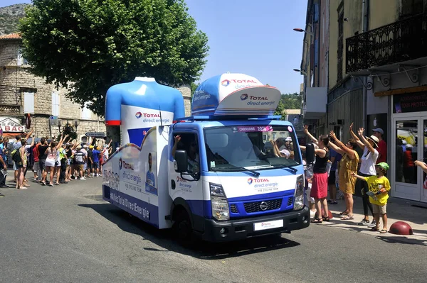 Passage of an advertising car of Direct energie in the caravan o — Stock Photo, Image