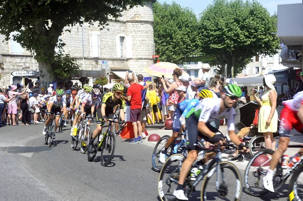 Áthaladását a kerékpárosok a Tour de France — Stock Fotó