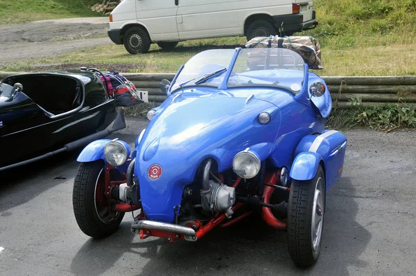 Small English three-wheeled car — Stock Photo, Image