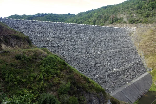 Vista geral de uma barragem hidroeléctrica — Fotografia de Stock