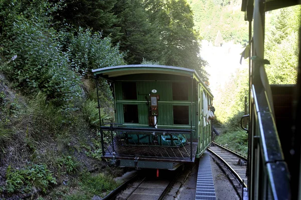 Standseilbahn von mont-dore auf den Flanken des puy de sancy — Stockfoto