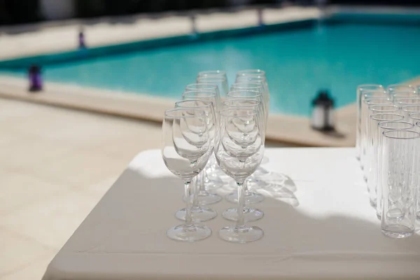 Champagne glass with dining set prepare dinner on table by the swimming pool — Stock Photo, Image