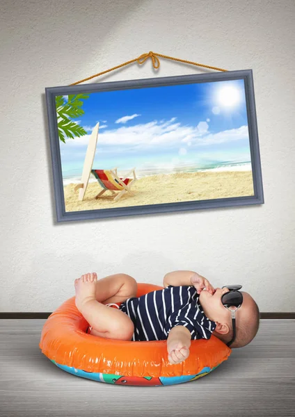 Funny Baby Swimming Circle Home Beach Vacation Concept — Stock Photo, Image