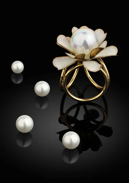 Jewelry Golden Ring Pearl Black Background — Stock Photo, Image