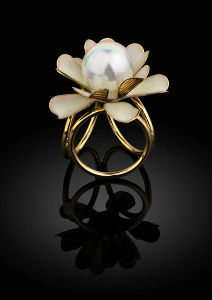 Jewelry Golden Ring Pearl Black Background — Stock Photo, Image