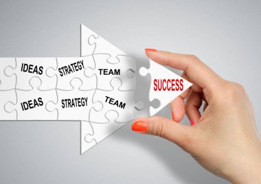 Ok bulmaca fikirler, strateji ve takım, el ile başarı için yol oluşturur