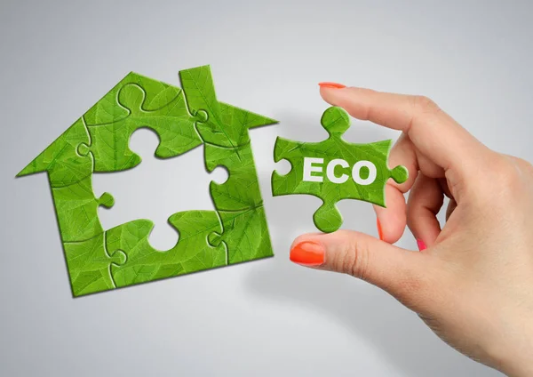 Umweltfreundliches Hauskonzept Hausgemacht Aus Grünen Puzzles — Stockfoto