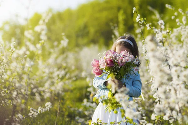 Little Girl Bouquet Flowers — Stock Photo, Image