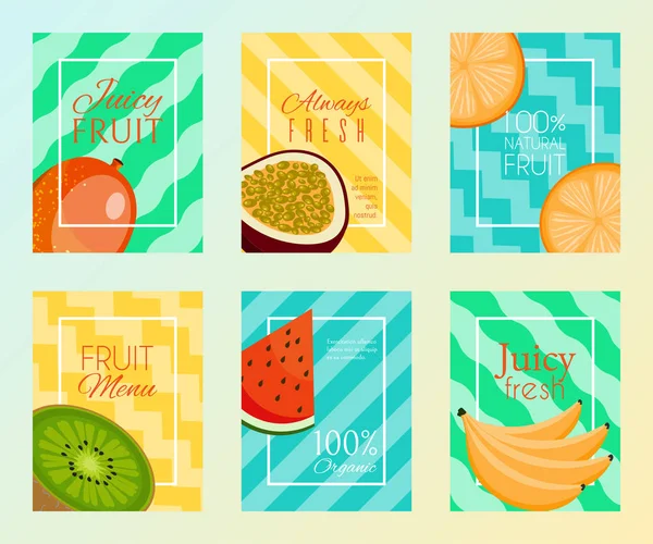 Conjunto de cartões de frutas para produtos frescos ou mercado agrícola de frutas. Ilustração vetorial de alimentos orgânicos e naturais. Banana, melancia ou melão, ameixa, laranja, uvas, quivi, manga, maçã . — Vetor de Stock
